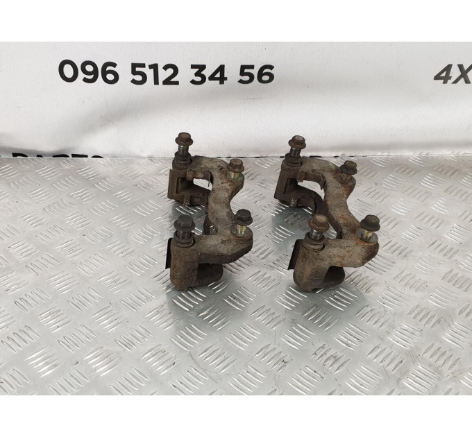 Скоба тормозного суппорта переднего Mitsubishi outlander 2,4 (2003-2008) MR307282