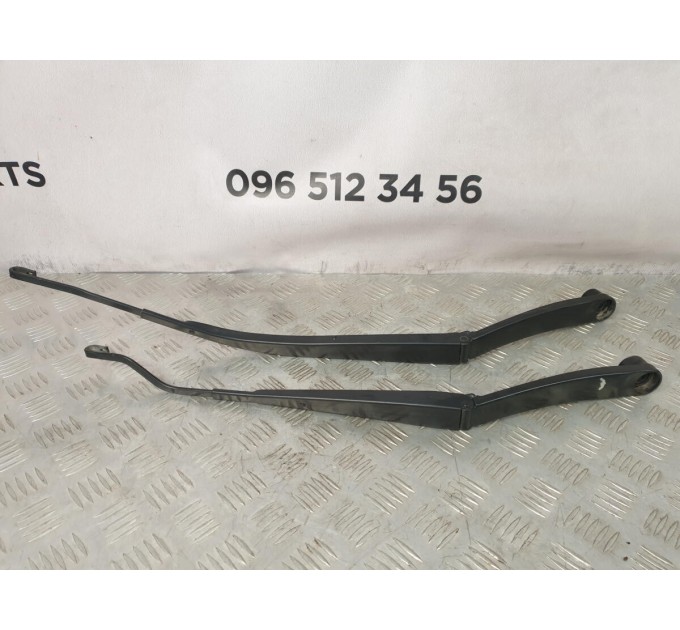 повідець переднього двірника лівий Hyundai Santa Fe (2006-2012) 983102B000