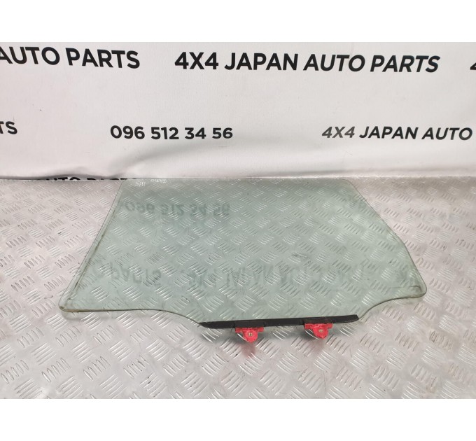 Стекло заднее правое Mitsubishi outlander 2,4 (2003-2008) MR487178