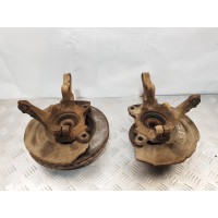 Кулак поворотный передний правый голый Mitsubushi Space STAR 1.8 (1998-2003) MR297238