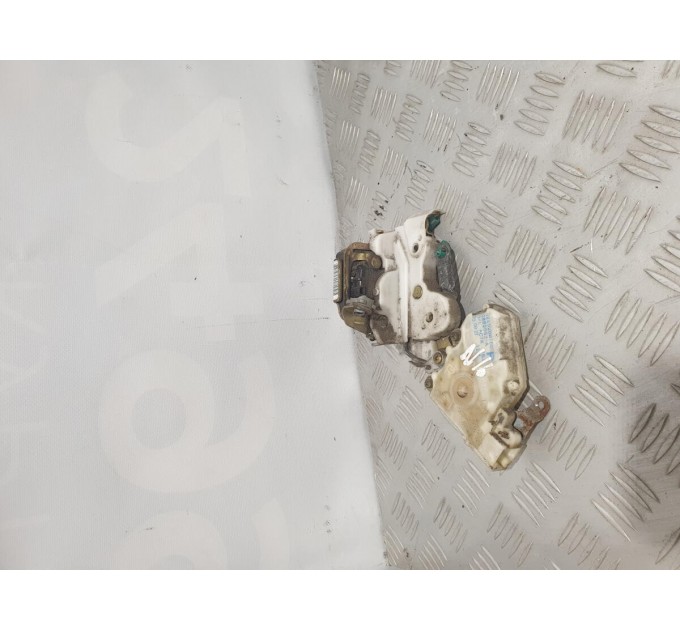 Замок двері передній правий Nissan Almera N16 2000-2006 8055261U66