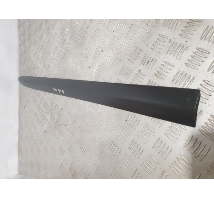 Молдинг переднього скла правий Nissan Almera N16 2000-2006 808204M520