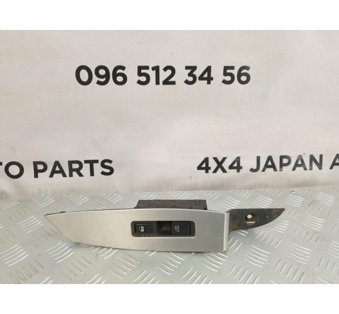 блок кнопок склопідйомників передній правий NISSAN MURANO Z50 (2003-2008) 25411CA010