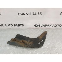 брызговик передний левый передняя часть NISSAN Murano Z50 (2003-2008) 62257CA000