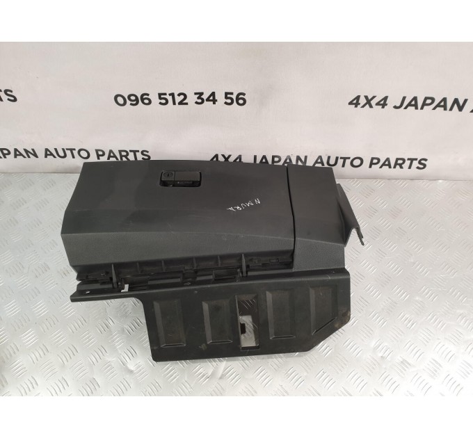 бардачок NISSAN MURANO Z50 (2003-2008) 68500CA002
