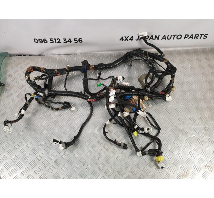 проводка запобіжники салону Nissan Qashqai 1.5 (2006-2013) 24010JD11D