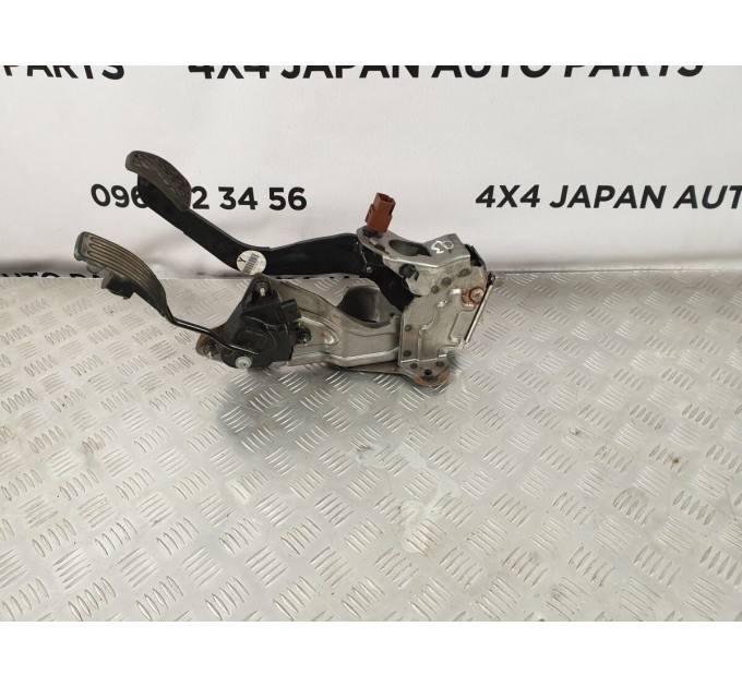 педаль тормоза Nissan Qashqai 1.5 (2006-2013)  E001046X11