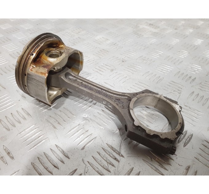 шатун з поршнем Hyundai Santa Fe (2006-2012) 235103CAA0