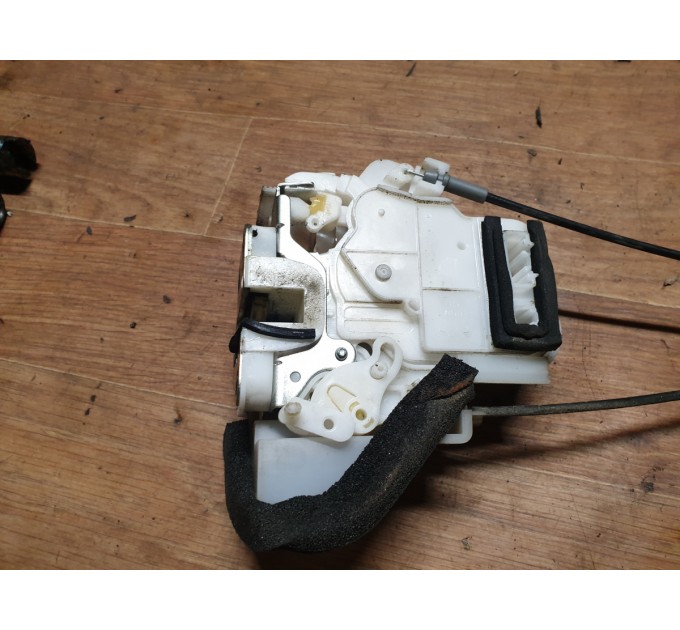 Замок двери задний правый Subaru Forester SH 2.0d 2008-2013 61035SC200