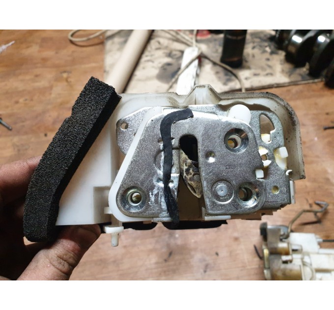 Замок двери задний правый Subaru Forester SH 2.0d 2008-2013 61035SC200