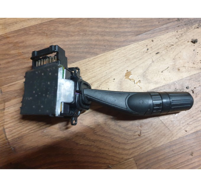 Подрулевой переключатель правый Subaru Forester SH 2.0d 2008-2013 83114AG031