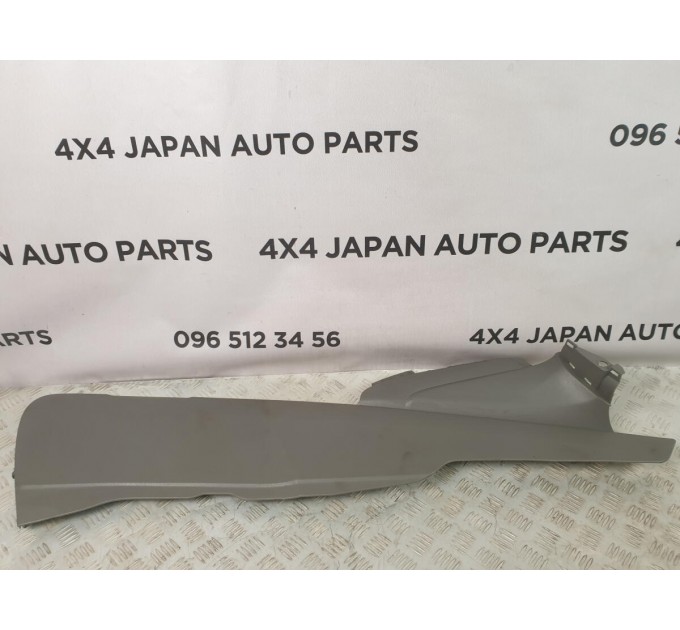 накладка центральної консолі права HONDA CIVIC 4D (2005-2012) 83402SNAA01ZA