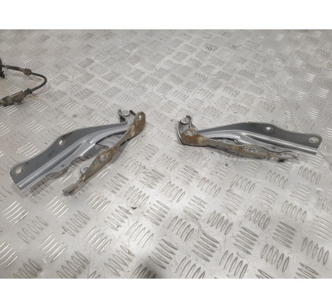 петля капота ліва Subaru Impreza (2007-2013) 2.0D 57260FG0109P