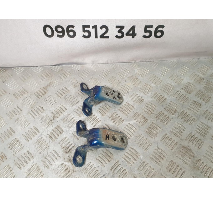 Петля двери передней левой низ TOYOTA Rav 4 2.0d d4d (2000-2006) 6874033010