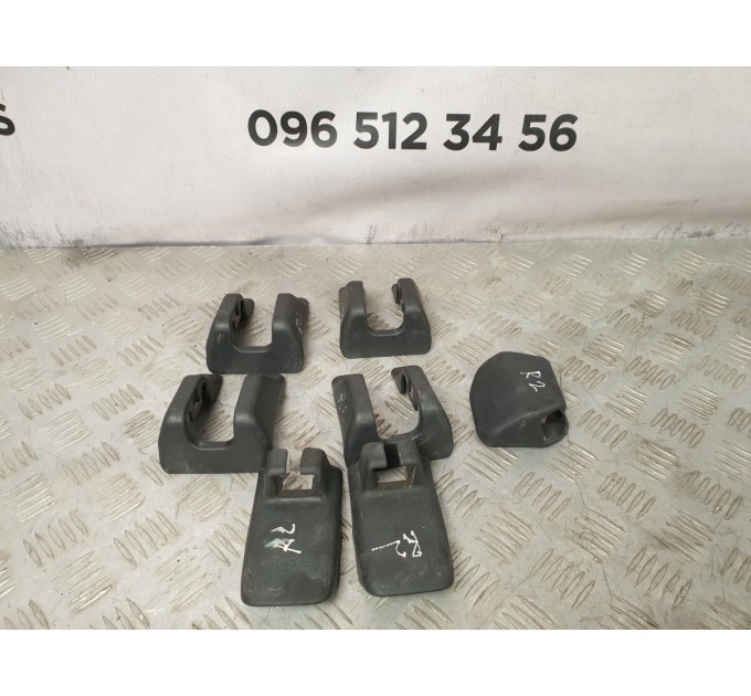 заглушка сидения TOYOTA Rav 4 2.0d d4d (2000-2006) 7215942010
