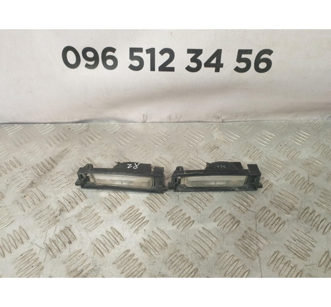 плафон подсветки номерного знака TOYOTA Rav 4 2.0d d4d (2000-2006) 8127142050