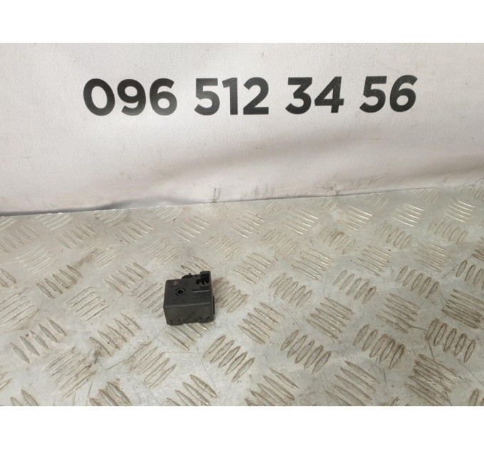 датчик ускорения TOYOTA Rav 4 2.0d d4d (2000-2006) 8665248010