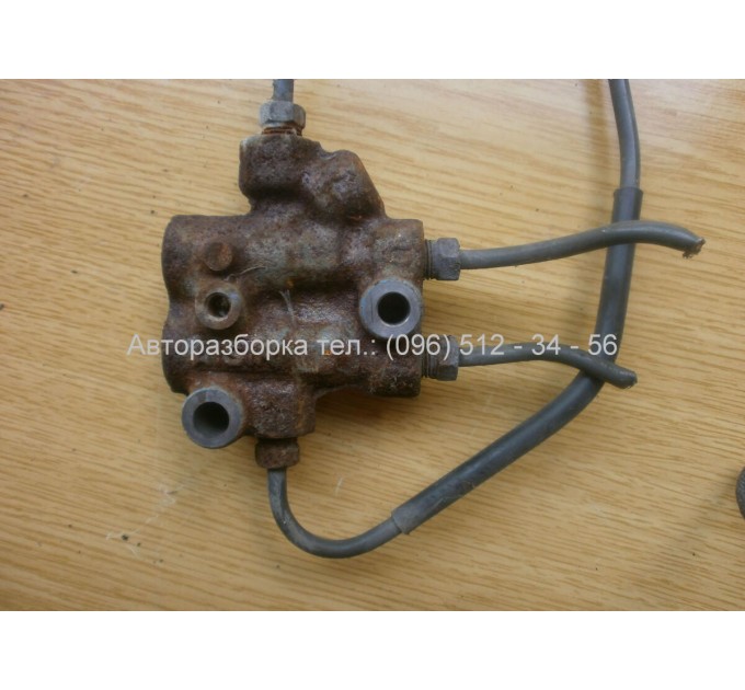 Розподiльник гальмівних зусиль rav4 00-06 Toyota RAV4 2.0i (2000-2006) 4715012250