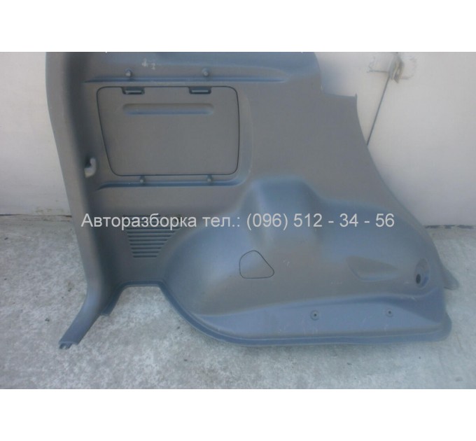 Накладка боковина багажника левая нижняя rav4 00-06 Toyota RAV4 2.0i (2000-2006) 6473242010B0