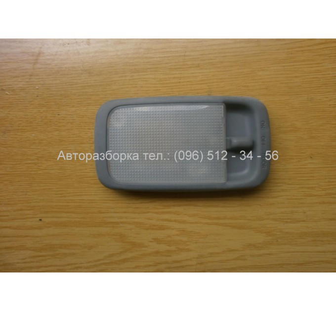 Плафон освітлення центральний середній Toyota RAV4 2.0i (2000-2006) 8124012060B1