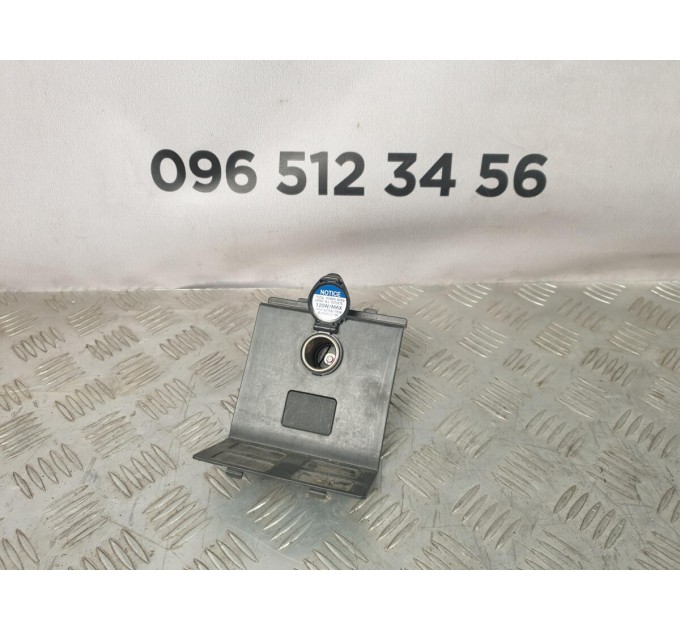 прикурювач з кришечкою Toyota RAV 4 2.2 D4D (2006-2012) 5891542010