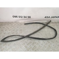 уплотнитель стекла двери передней правой Toyota RAV 4 2.2 D4D (2006-2012) 6814142090