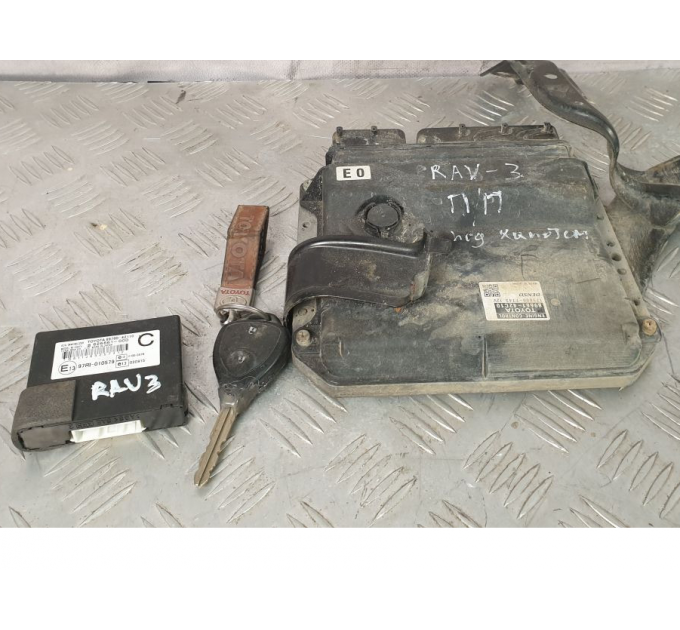 блок керування двигуном + іммобілайзером + ключ Toyota RAV 4 2.2 D4D (2006-2012) 8966142C10