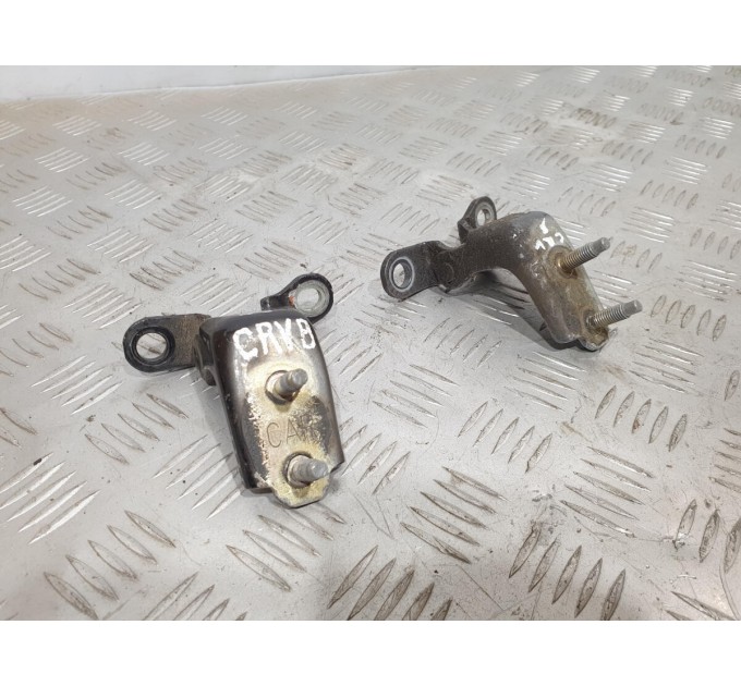 петля двери задняя нижняя правая HONDA CR-V (2002-2006) 67920SCAE01ZZ